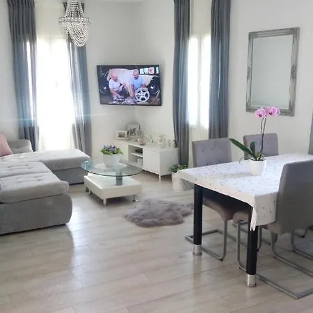 Davorka Apartment *